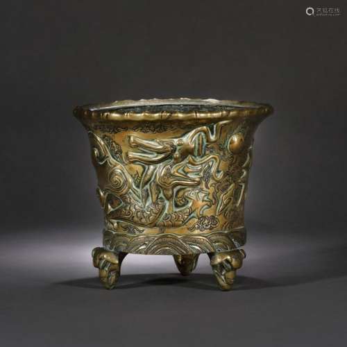 Bronze doré vessel with an imperial five clawed dr…