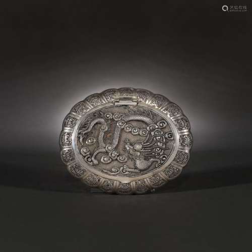 Silver compact with a dragon, Meiji Era, Japan, th…