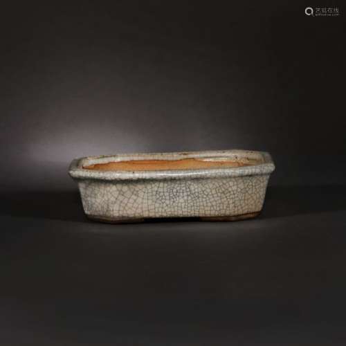 Guan/crackled glaze ceramic vessel, beginning of t…