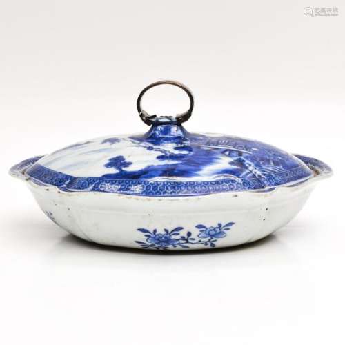 A Chinese Blue and White Toureen