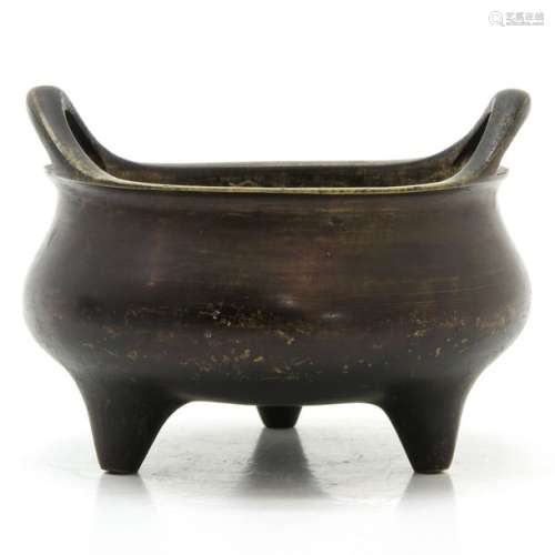 A Chinese Qing Tripod Censer