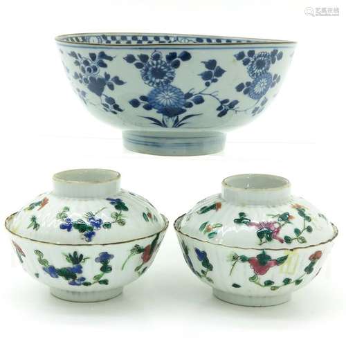 A Collection of Chinese Porcelain Items