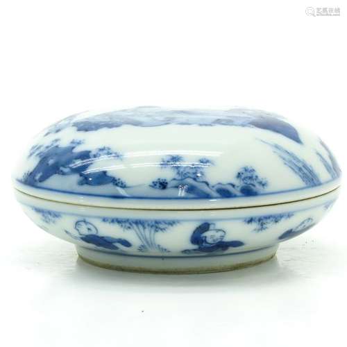 A Chinese Blue and White Box with Cover