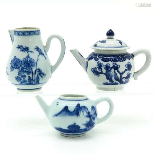 A Collection of Chinese Porcelain Items