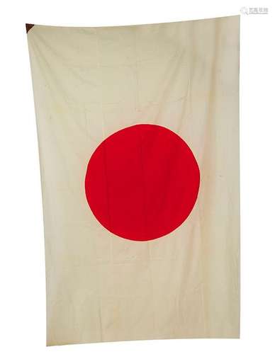 Drapeau japonais 161 x 115 cm. Trous de mites.