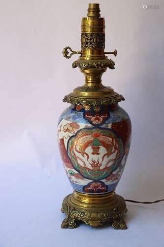 IMARI. Lampe à huile de forme ovoïde en porcelaine…