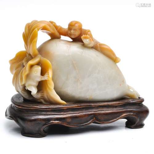 A Chinese Carved Jade Sculpture