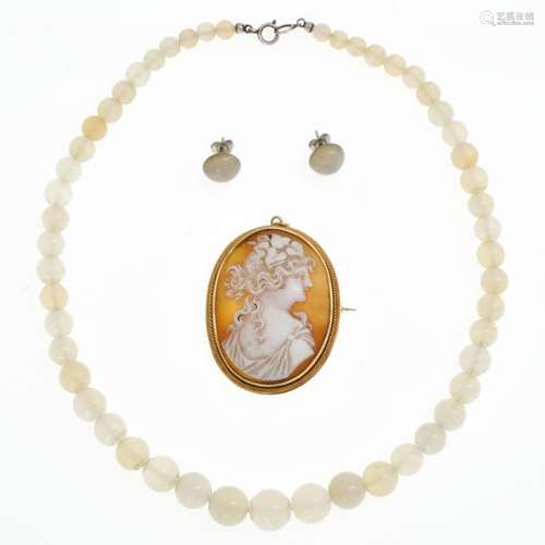 An Agate Necklace and Cameo Brooch