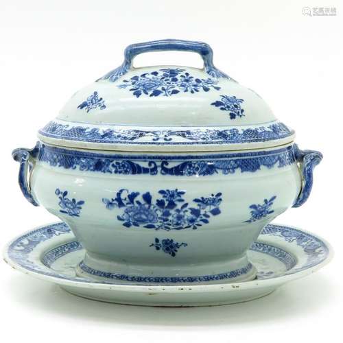 A Chinese Blue and White Toureen