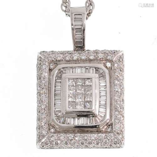 An 18KG Diamond Necklace