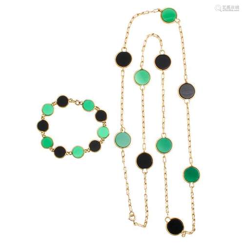 An Onyx and Jade Bracelet and Necklace in 18KG