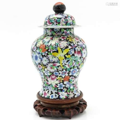 A Chinese Mille Fleur Decor Vase with Cover