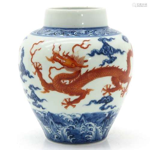 A Chinese Dragon Decor Vase