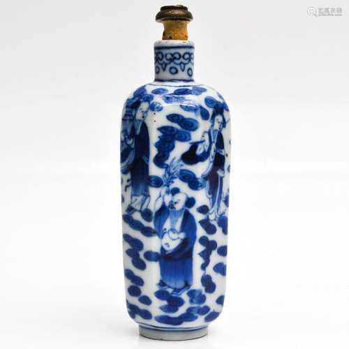 A Chinese Blue and White Decor Snuff Bottle