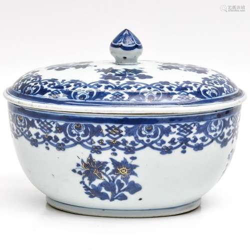 A Chinese Blue and White Toureen