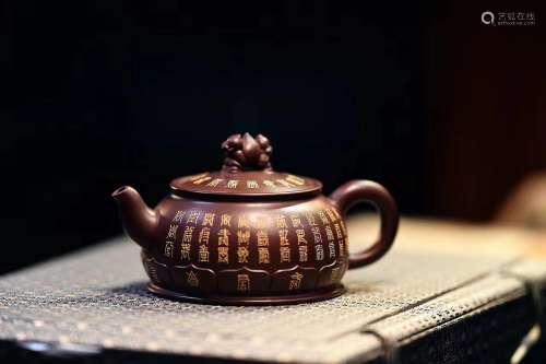 A CHINESE PURPLE CLAY TEAPOT OF 紫砂壶“百寿壶”