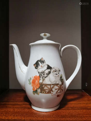 A CHINESE OLD TEAPOT ANTIQUES 民国 瓷茶壶