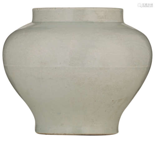 A Chinese tianbai-glazed jar, H 23 - ø 27 cm