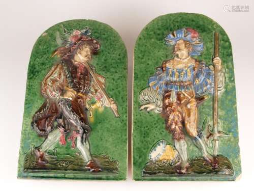 Zwei Historismus- Wandplatten - Keramik, polychrom…