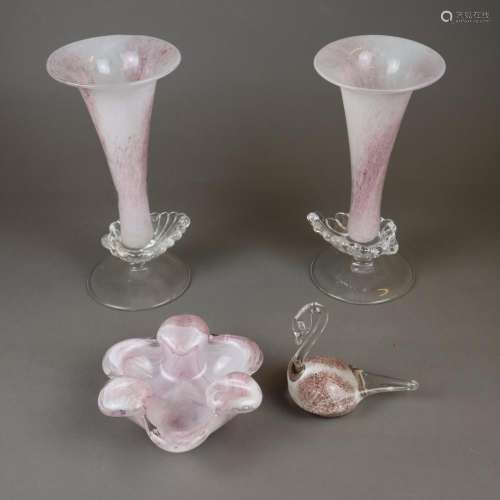 Konvolut Glas - wohl Murano, Klarglas mit rosefarb…