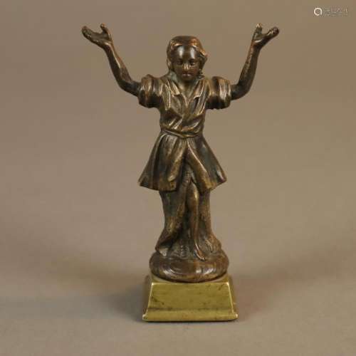 Kleine Figurine - 19.Jh., Bronze, Mädchen mit erho…