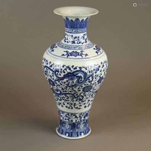 Blue-and-white baluster vase - China, underglaze b…