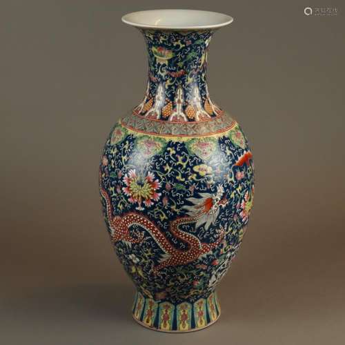 Baluster vase - porcelain with lush painting in po…