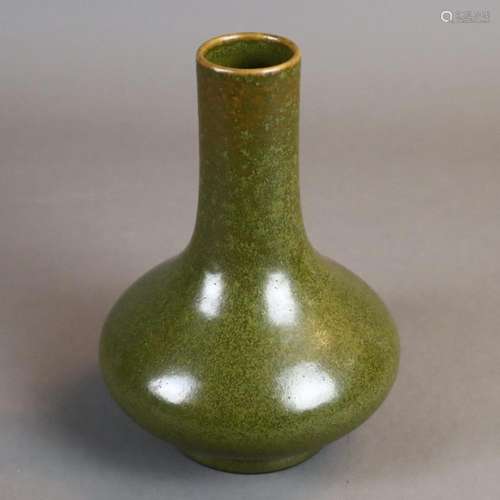 Tea-dust Biqi Vase - China, Qing dynasty, Qianlong…