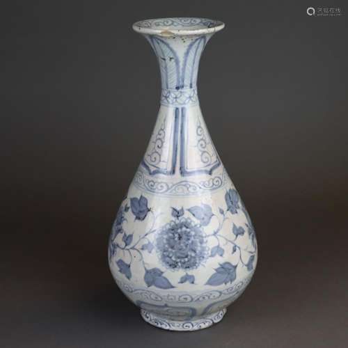 A Blue and White Yuhuchun Vase - China, Yuan /Ming…