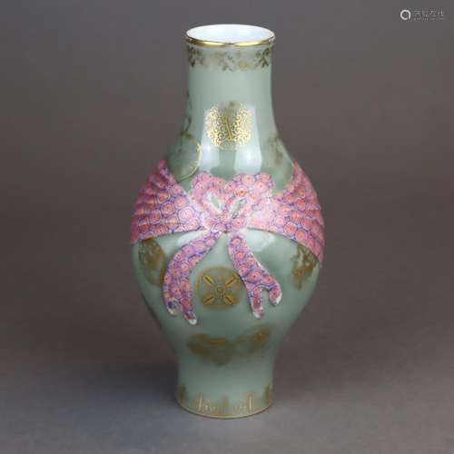 A Gilt Green-Ground Baluster Vase - China, Qing-Dy…