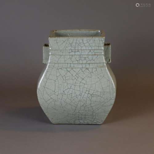 A Guan-type faceted vase (fanghu) - China, seal ma…