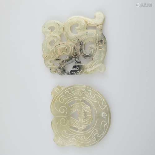 Zwei Jade-Plaketten - China, seladonfarbene Jade g…