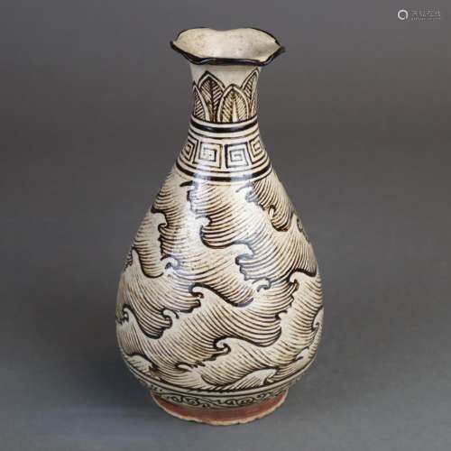 Small Yuhuchun Vase - China, Jin dynasty, Jizhouya…