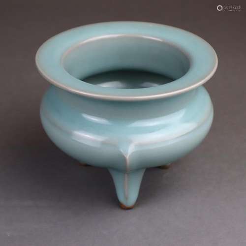 A Longquan Celadon Li-Shape Censer -China, Ming dy…