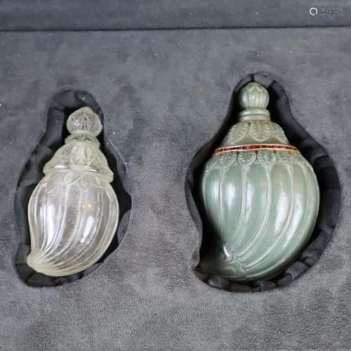 Zwei Parfumflaschen in Boteh-Form - 1x Achat/Jadei…