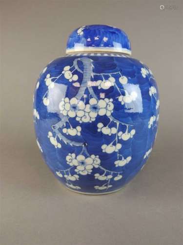 A large Chinese blue and white porcelain vase and cover, Qing Dynasty, 19 th century, in Kangxi