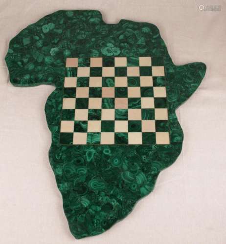 Schachbrett- Platte in Form des Kontinents Afrika,…