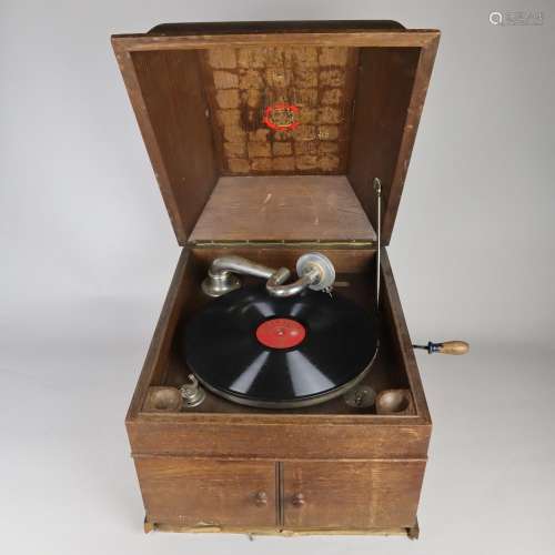 Tisch-Grammophon - Holzgehäuse, Händlerplakette 