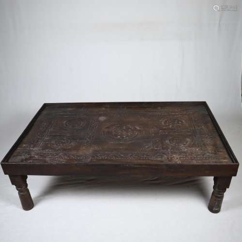 Verzierter Holztisch - Indien, rechteckige Platte …