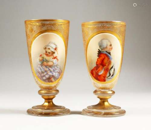 A GOOD PAIR OF 19TH CENTURY GILDED GLASS PEDESTAL