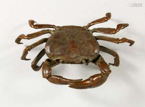 A JAPANESE BRONZE MODEL OF A CRAB.  4ins wide.
