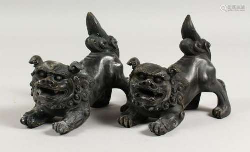 A SMALL PAIR OF BRONZE DOGS OF FO.  6.5ins long.