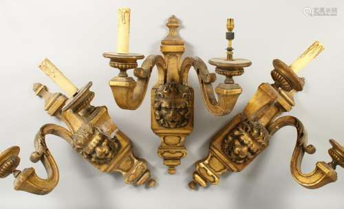 A SET OF THREE EARLY 20TH CENTURY CARVED GILTWOOD TWIN
