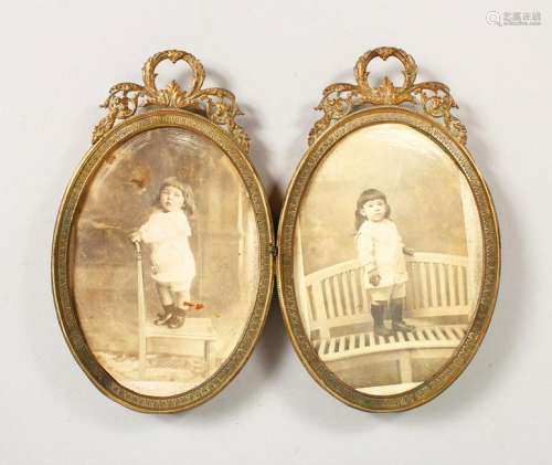 A GILT METAL DOUBLE OVAL PHOTOGRAPH FRAME, with ornate