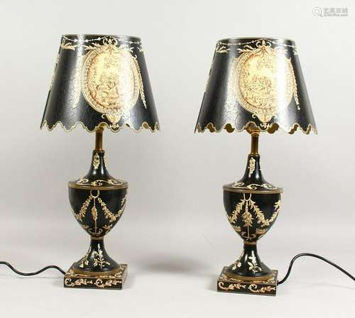 A PAIR OF URN SHAPED TOLEWARE STYLE LAMPS AND SHADES.