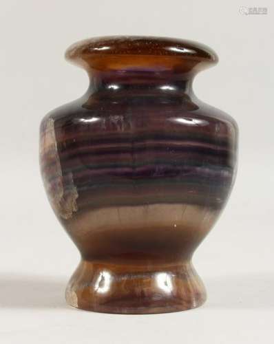 A BLUE JOHN STYLE VASE.  5ins high.