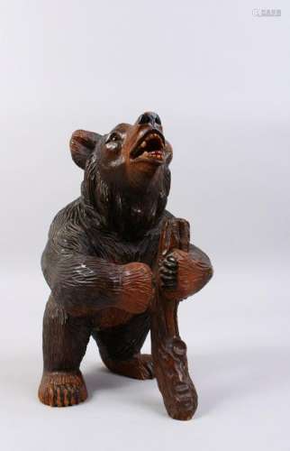 A GOOD 19TH CENTURY BLACK FOREST CARVED WOOD STANDING