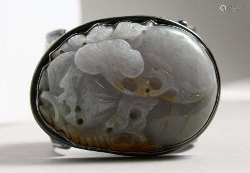 A SUPERB CHINESE CARVED SILVER MOUNTED JADE BANGLE.