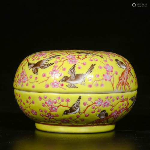 A Chinese Yellow Ground Famille-Rose Porcelain Ink Pad Round Case with Cover