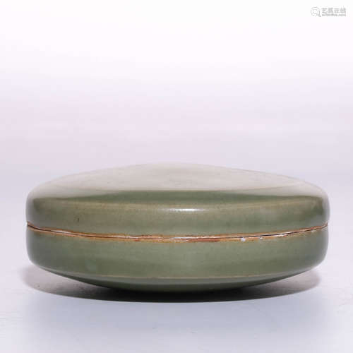 A Chinese Celadon Glazed Porcelain Round Box with Cover